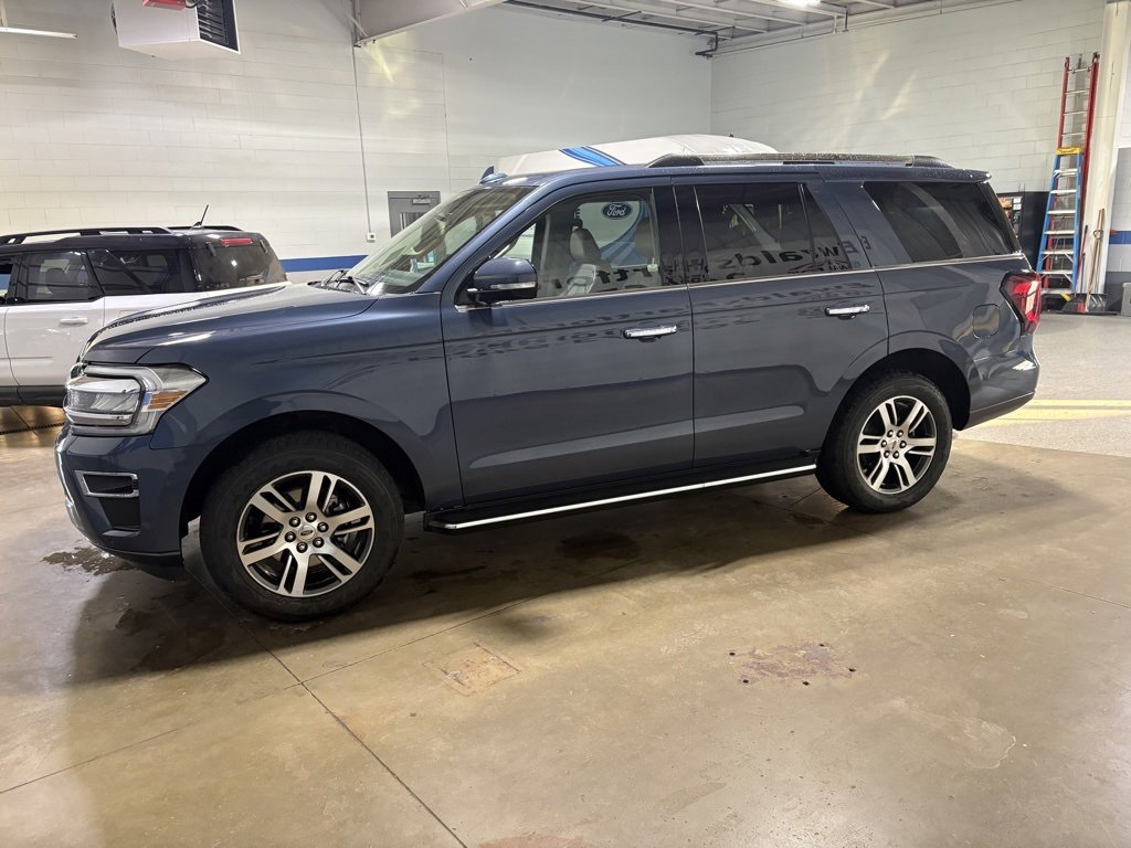 Used 2022 Ford Expedition Limited image 5