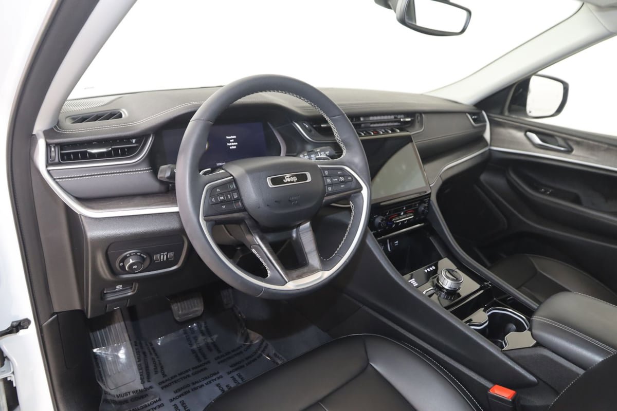 Used 2023 Jeep Grand Cherokee L Limited AWD/4WD image 27
