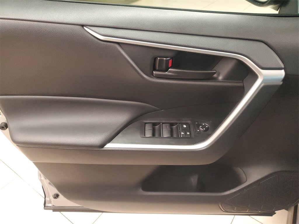 Used 2024 Toyota RAV4 LE image 17