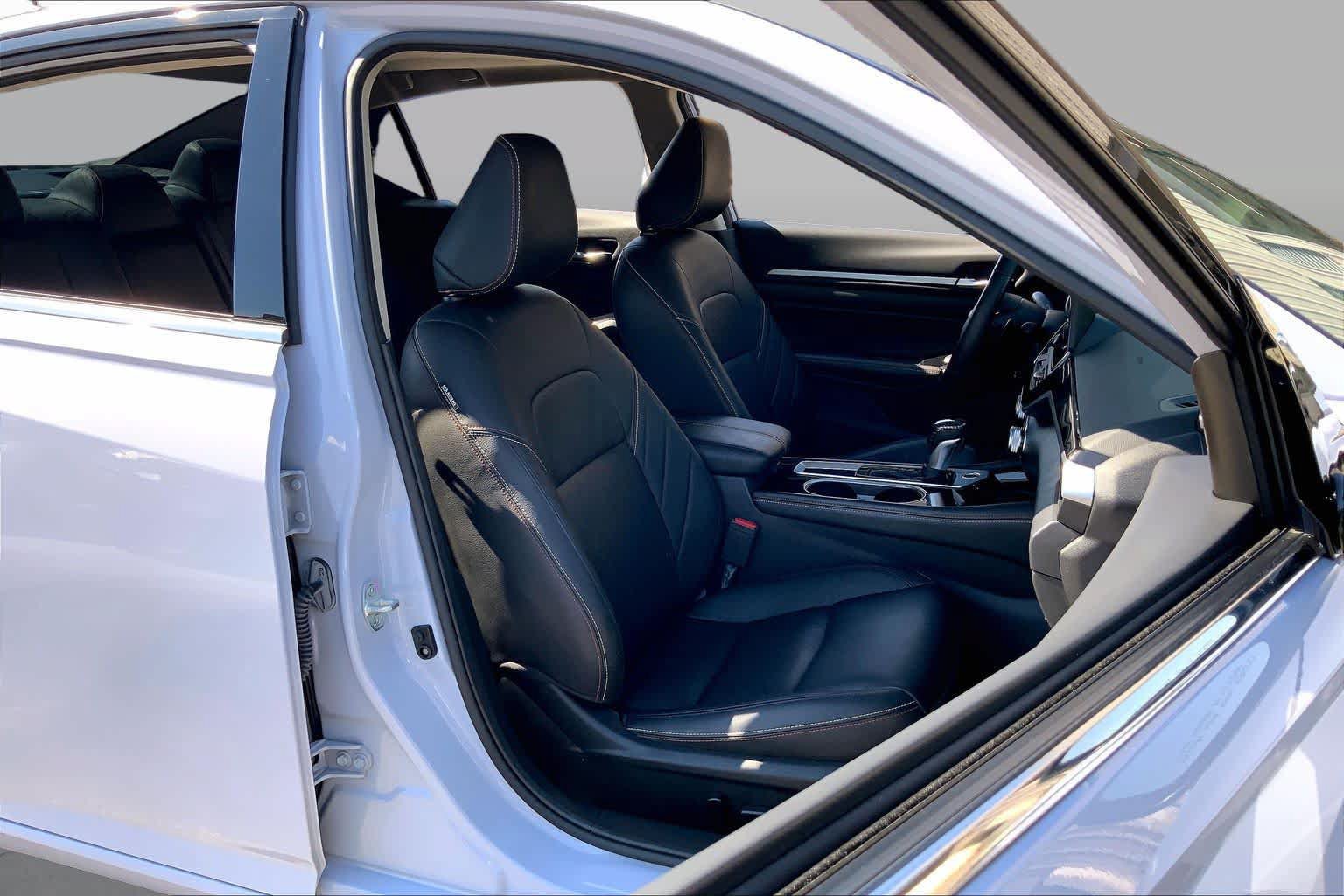 Used 2024 Nissan Altima 2.5 SR w/ SR Premium Package FWD image 9