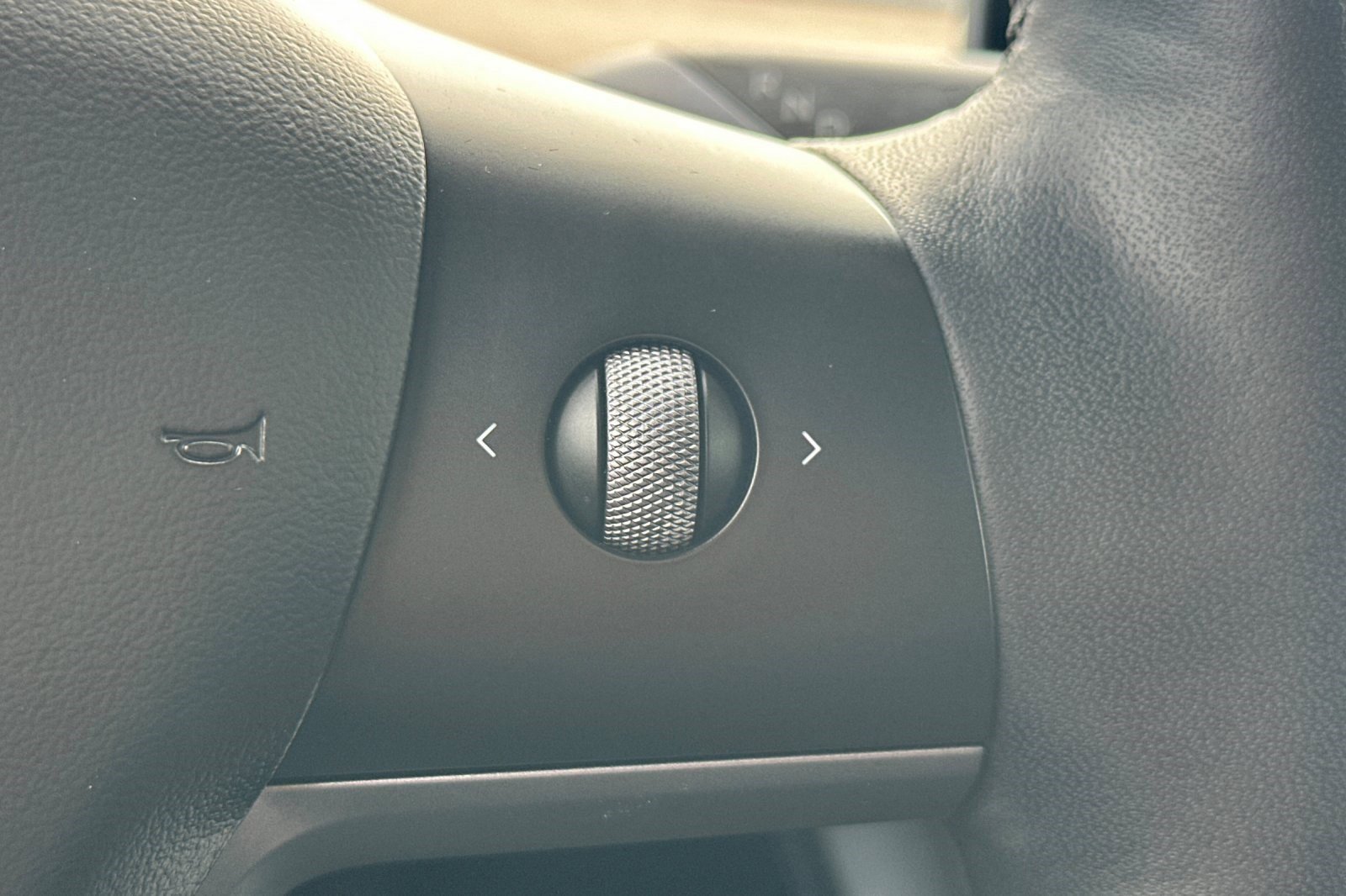 Used 2022 Tesla Model Y Long Range image 31