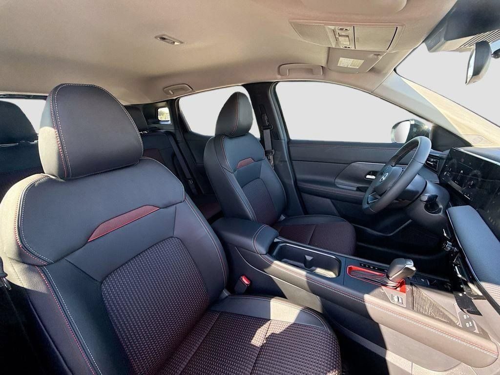 New 2026 Nissan Kicks SR w/ Illumination Package FWD image 25
