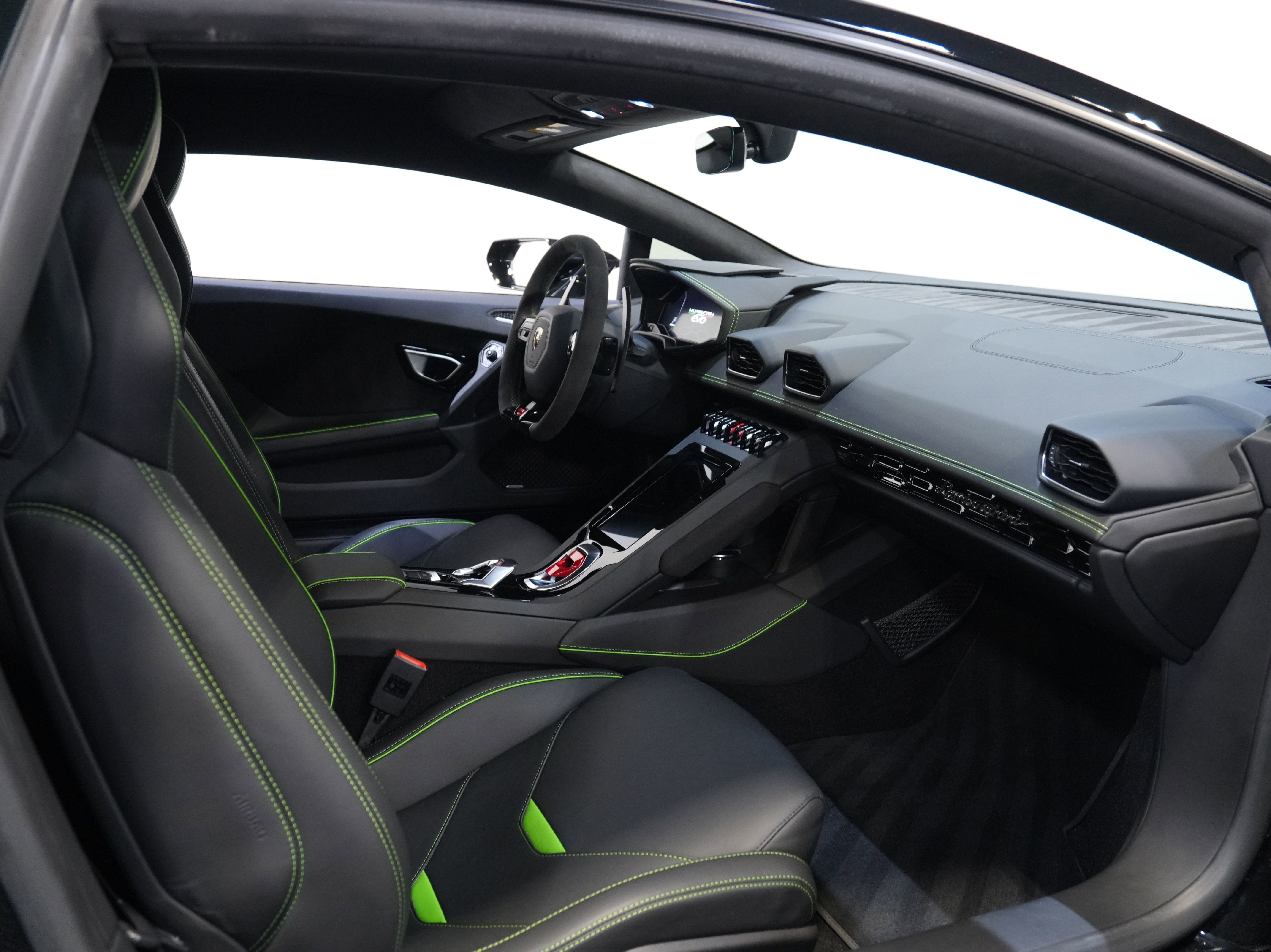 Used 2021 Lamborghini Huracan EVO image 37