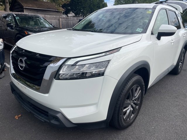 Certified 2022 Nissan Pathfinder SV image 1