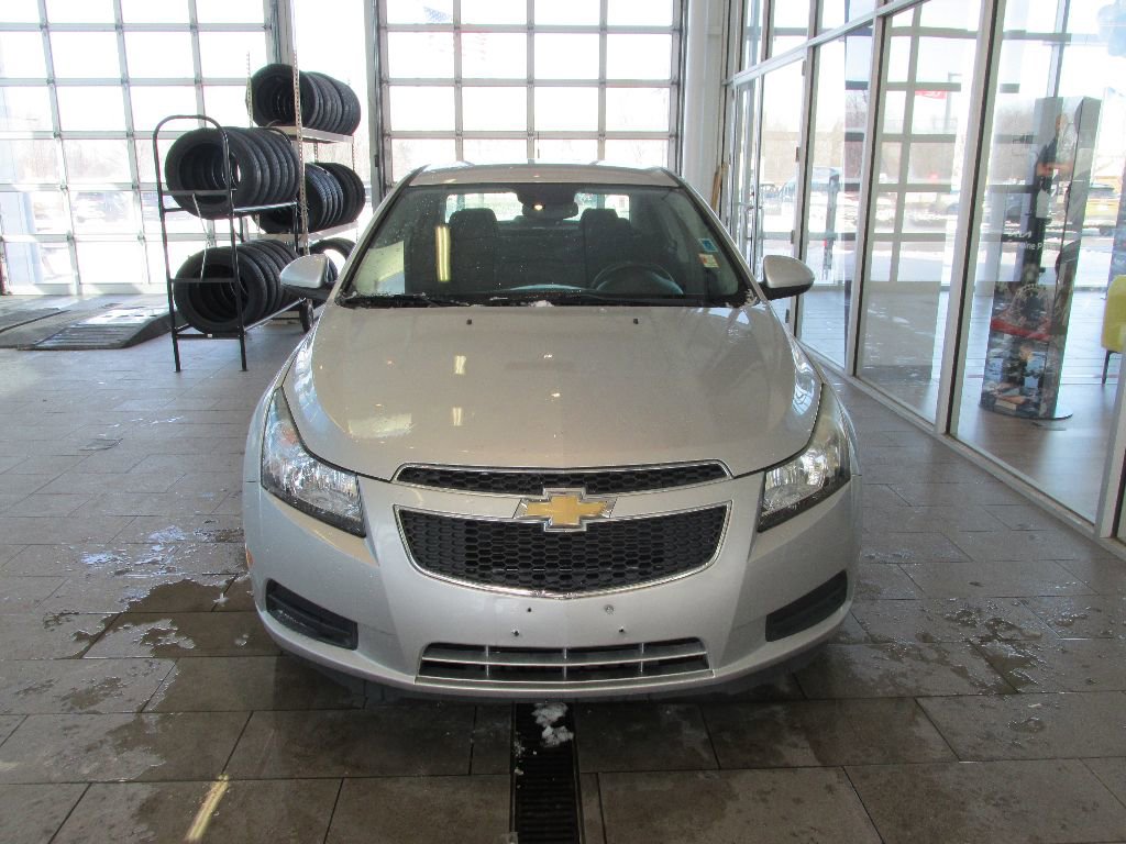 Used 2013 Chevrolet Cruze LT image 2