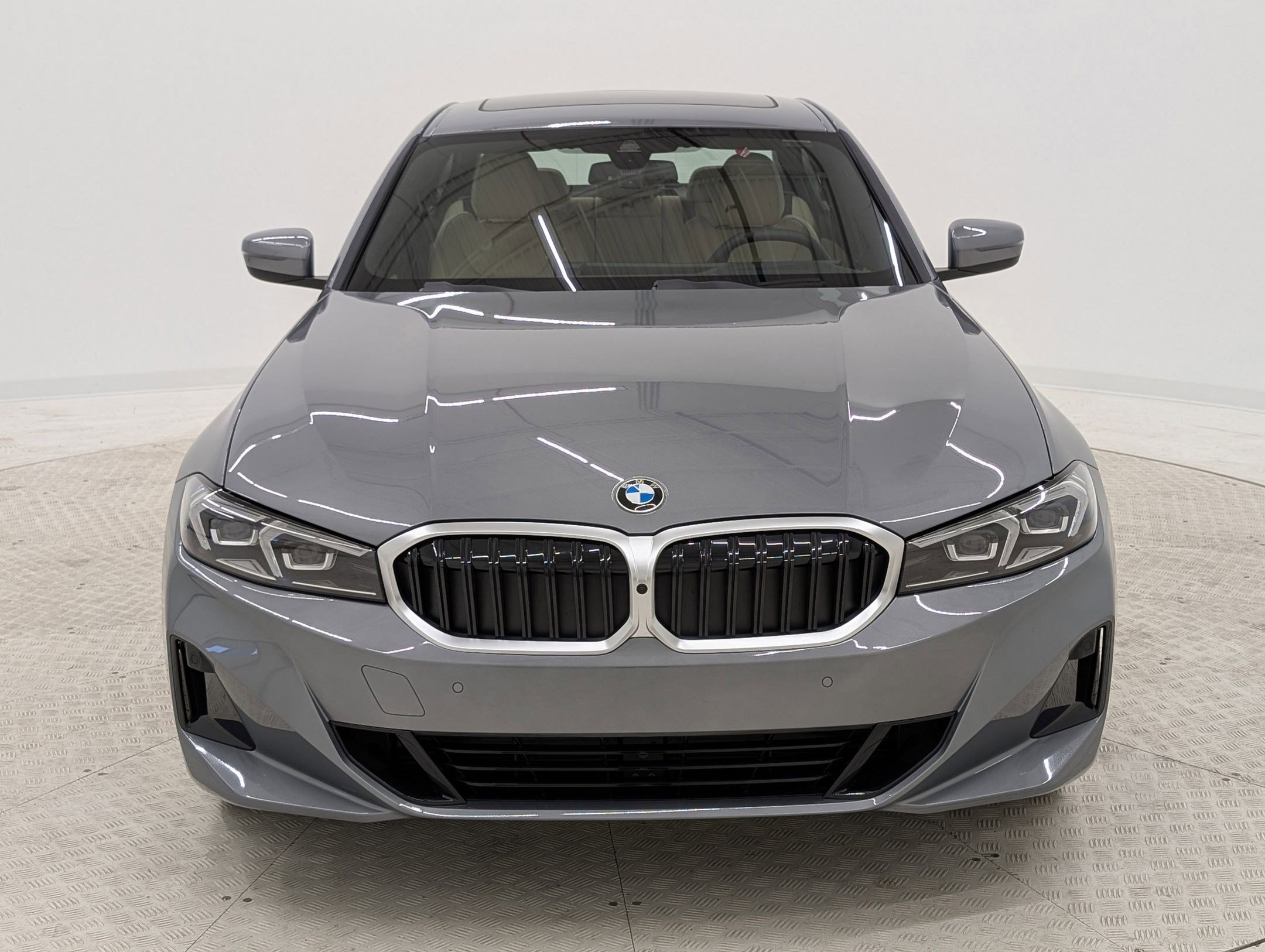 Used 2025 BMW 330i xDrive Sedan w/ Premium Package image 5