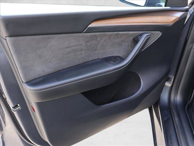 Used 2023 Tesla Model Y Long Range AWD/4WD image 12