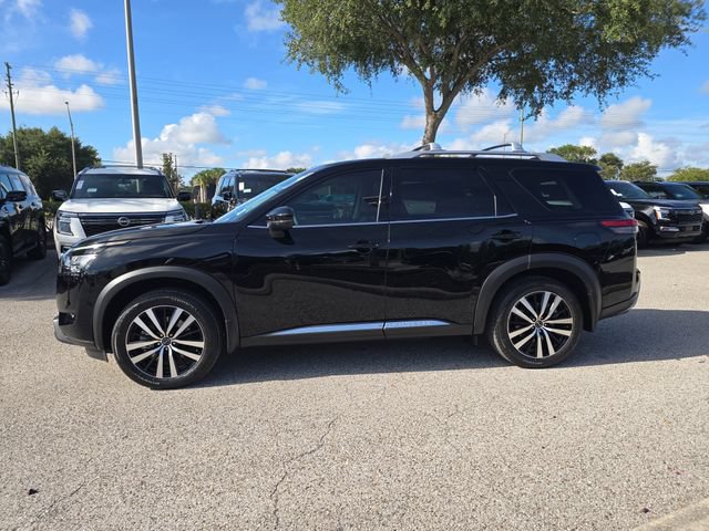 Certified 2025 Nissan Pathfinder Platinum w/ Cargo Package FWD image 5