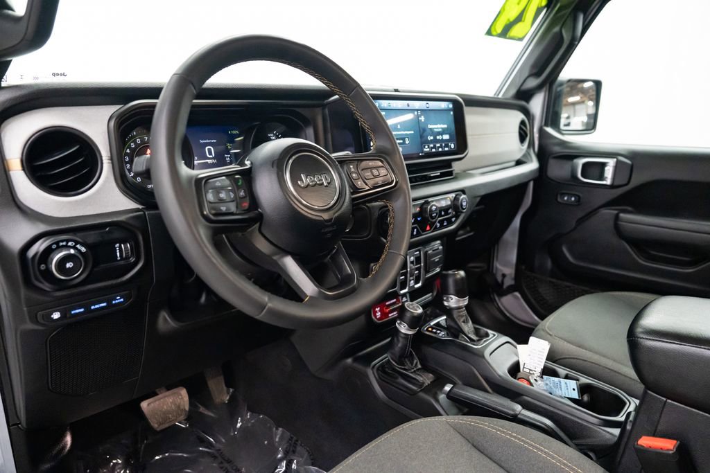 Used 2024 Jeep Wrangler Unlimited image 24