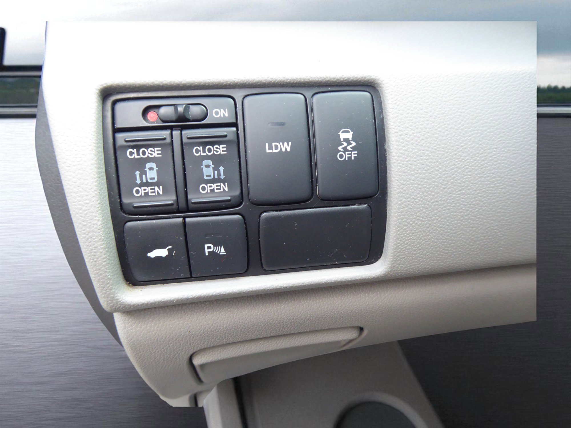 Used 2016 Honda Odyssey Touring Elite image 14