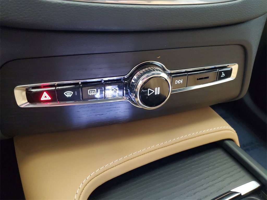 Used 2025 Volvo XC90 T8 Ultra w/ Protection Package Premier image 23