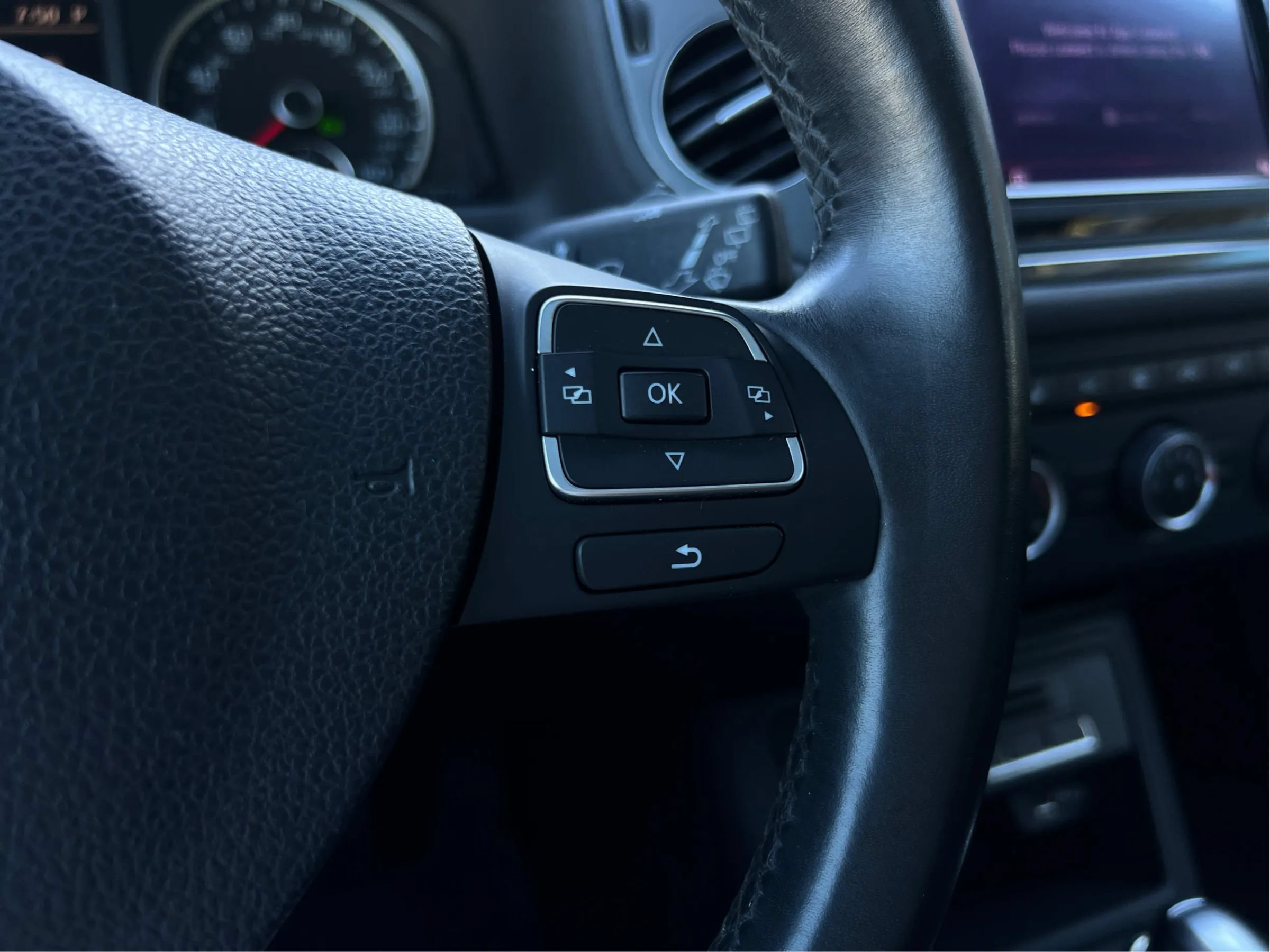 Used 2017 Volkswagen Tiguan Wolfsburg Edition FWD image 28