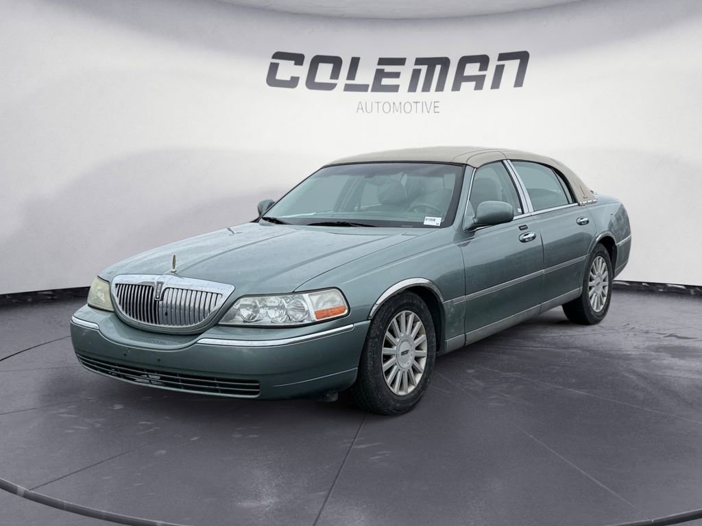 Used 2005 Lincoln Town Car Signature