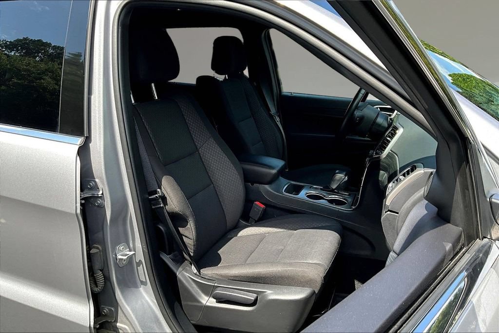 Used 2021 Jeep Grand Cherokee Laredo AWD/4WD image 26