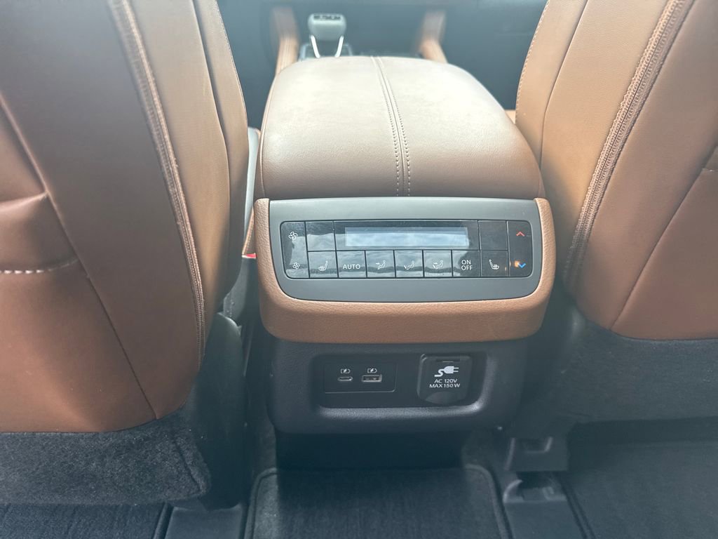 Used 2024 Nissan Pathfinder Platinum w/ Cargo Package image 30