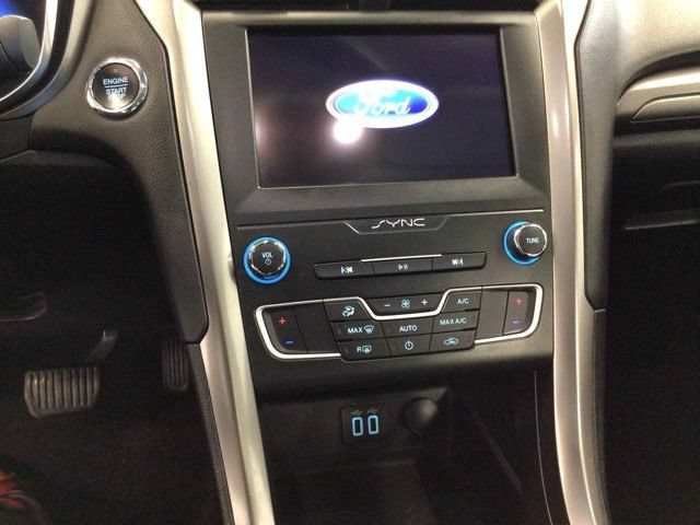 Used 2020 Ford Fusion SE FWD image 27