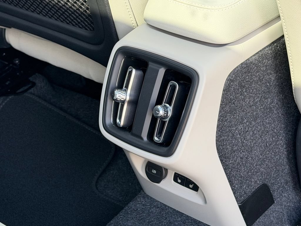 New 2026 Volvo XC40 B5 Plus w/ Climate Package AWD/4WD image 12