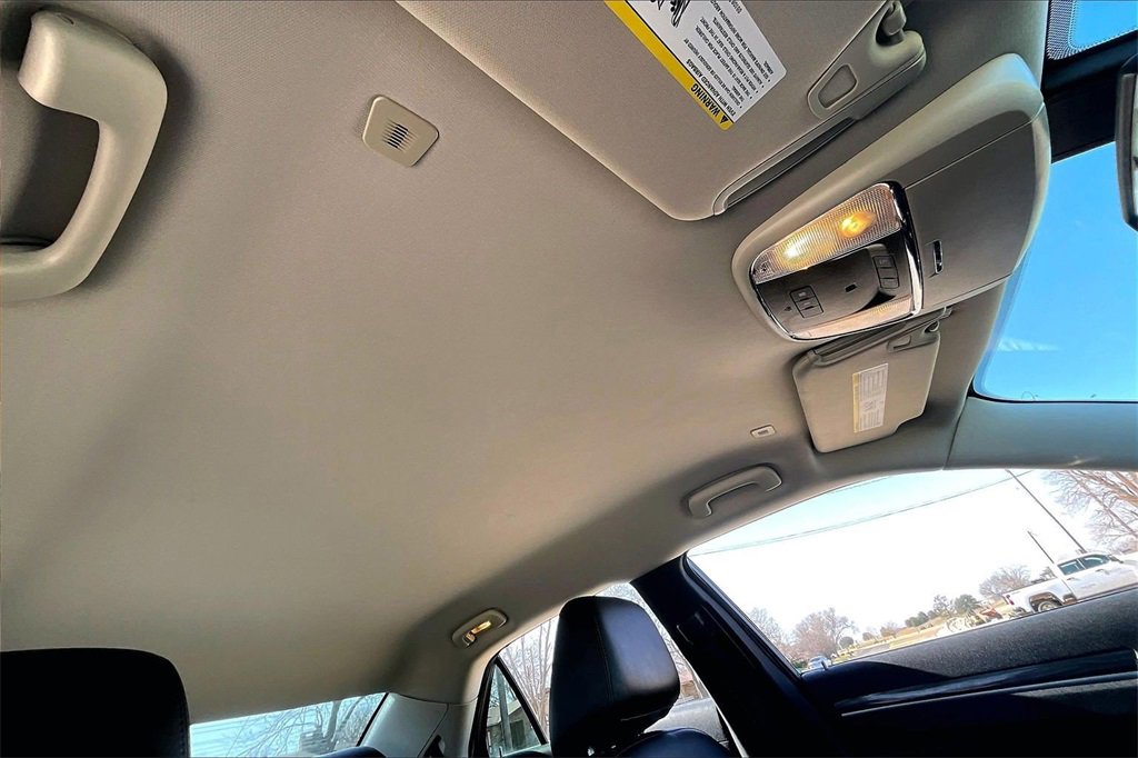 Used 2021 Chrysler 300 Touring L image 17