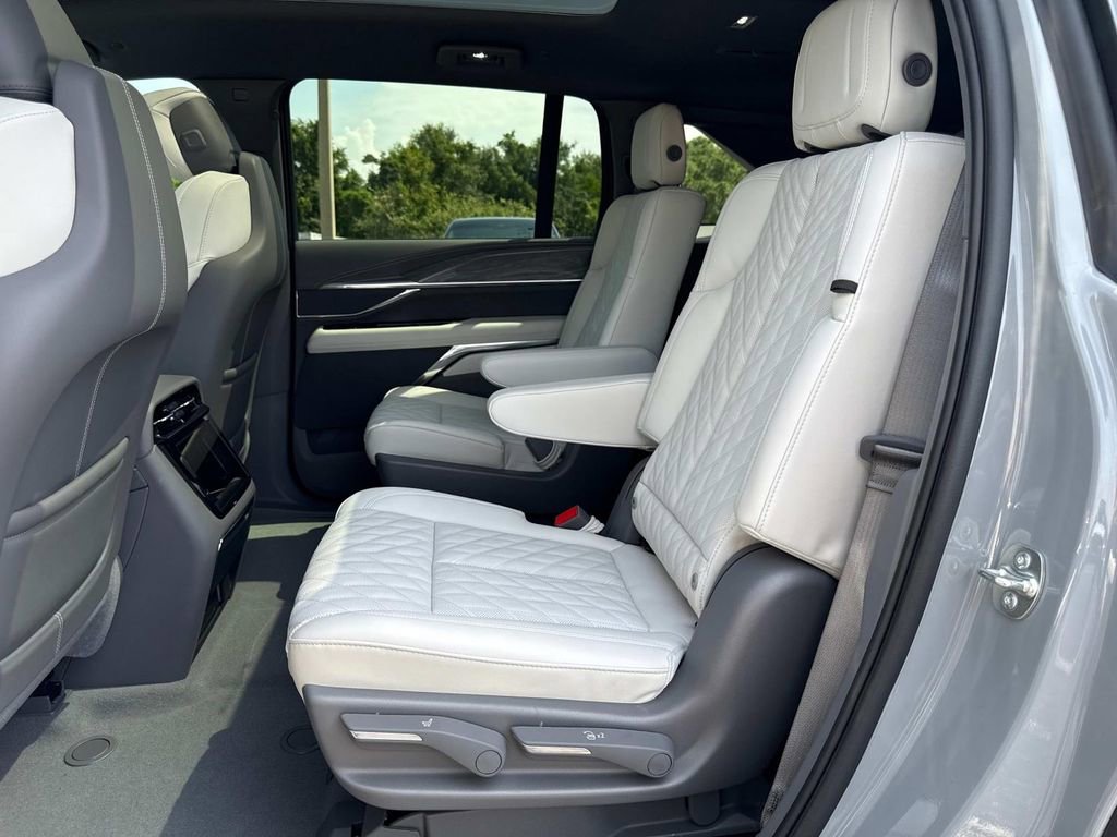 New 2026 Cadillac Escalade IQ Luxury 1 image 14