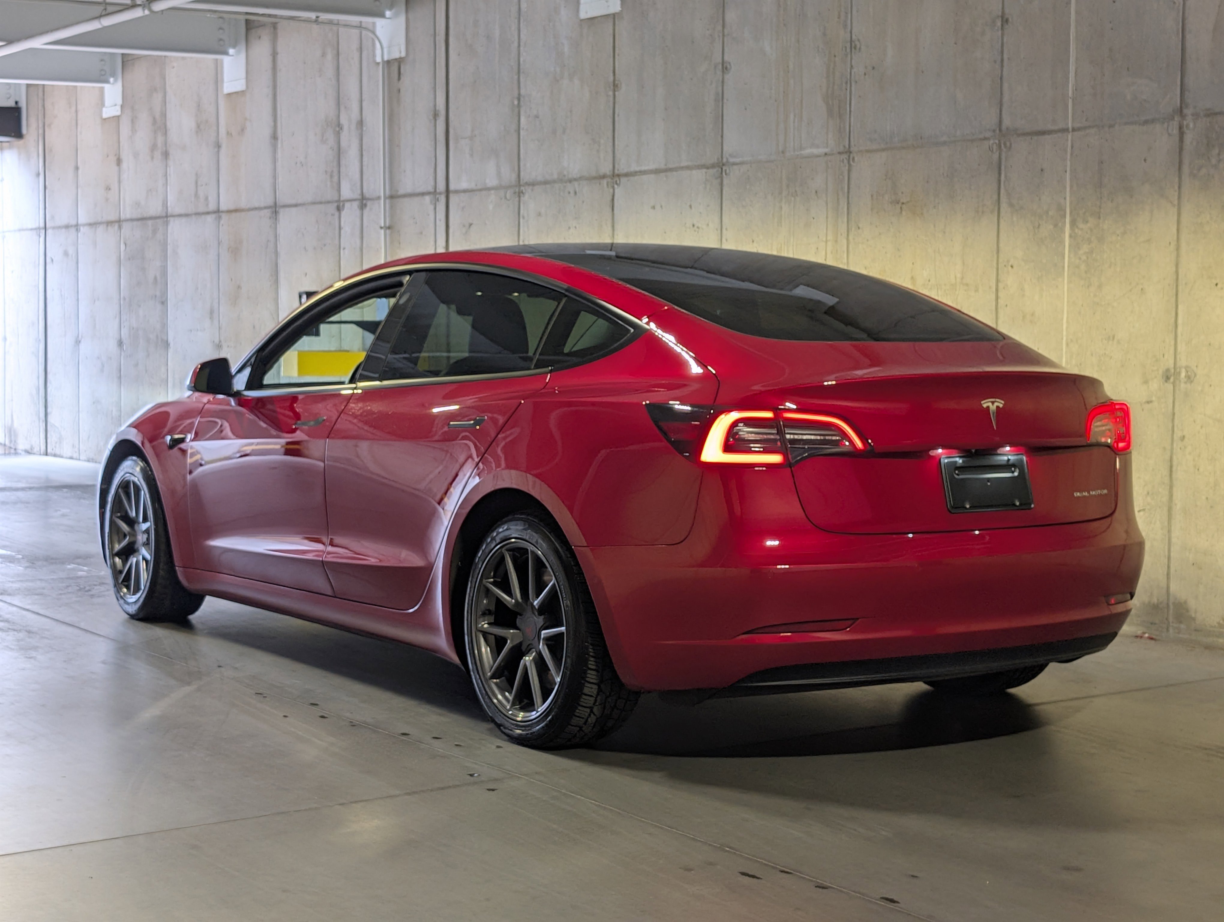 Used 2022 Tesla Model 3 Long Range AWD/4WD image 3