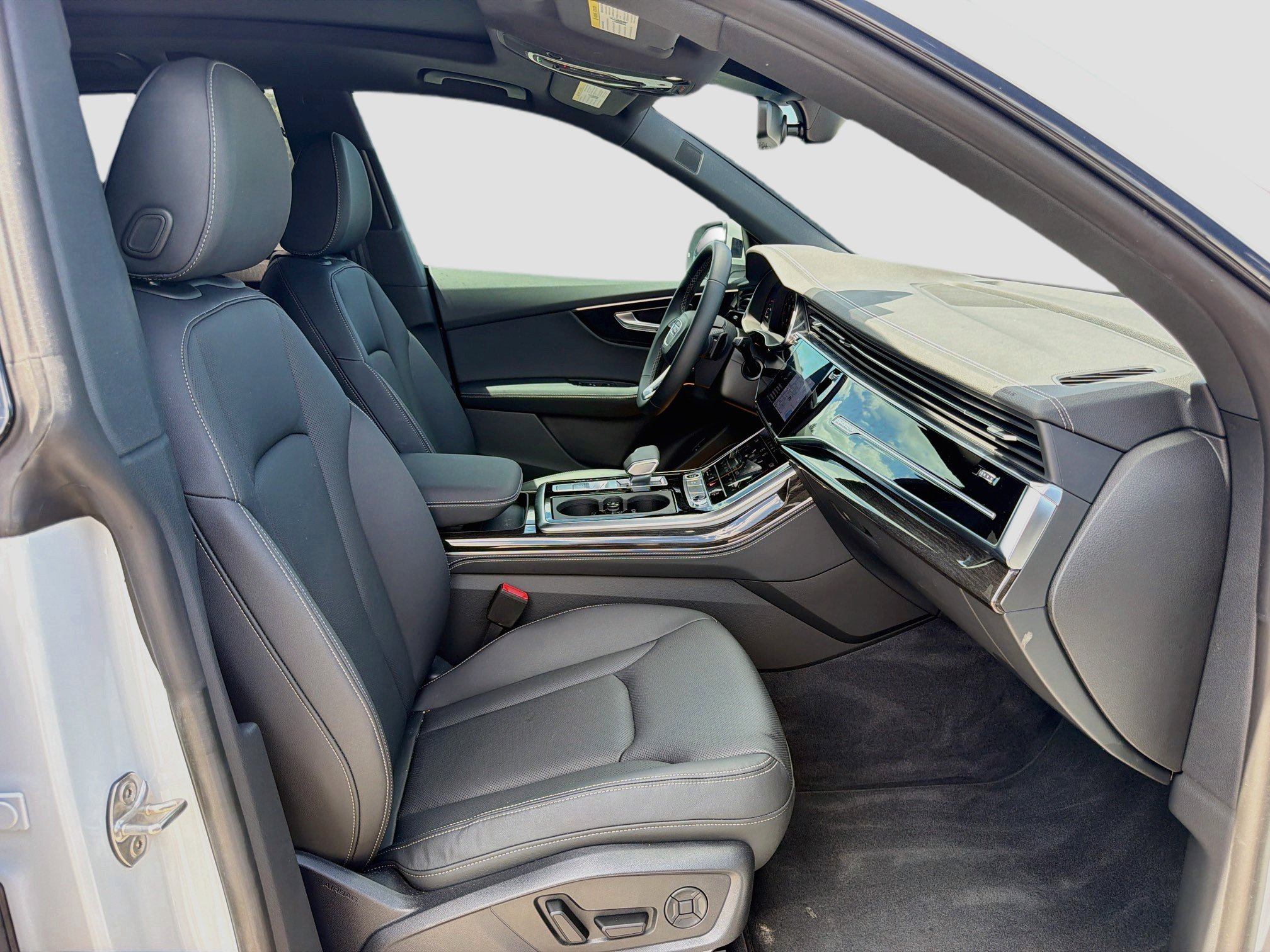 Used 2026 Audi Q8 Premium Plus AWD/4WD image 15