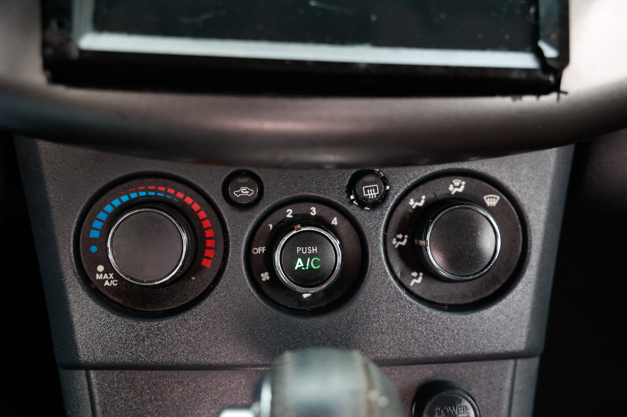 Used 2009 Mitsubishi Eclipse GS image 27