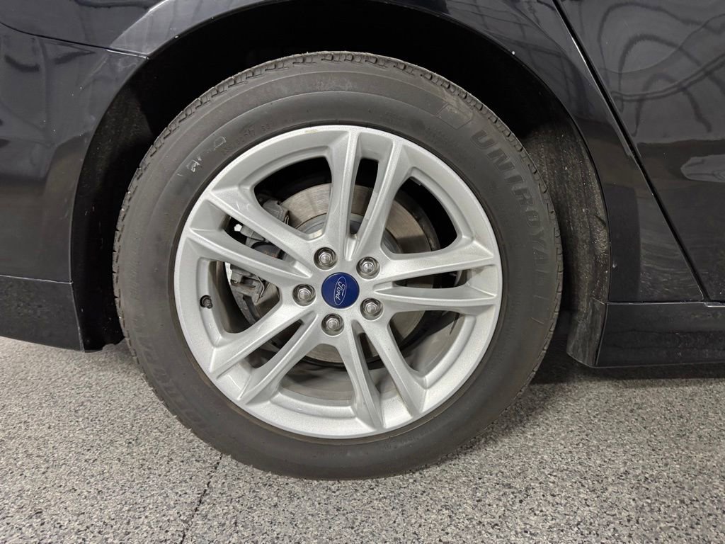 Used 2018 Ford Fusion SE w/ Fusion SE Technology Package FWD image 11