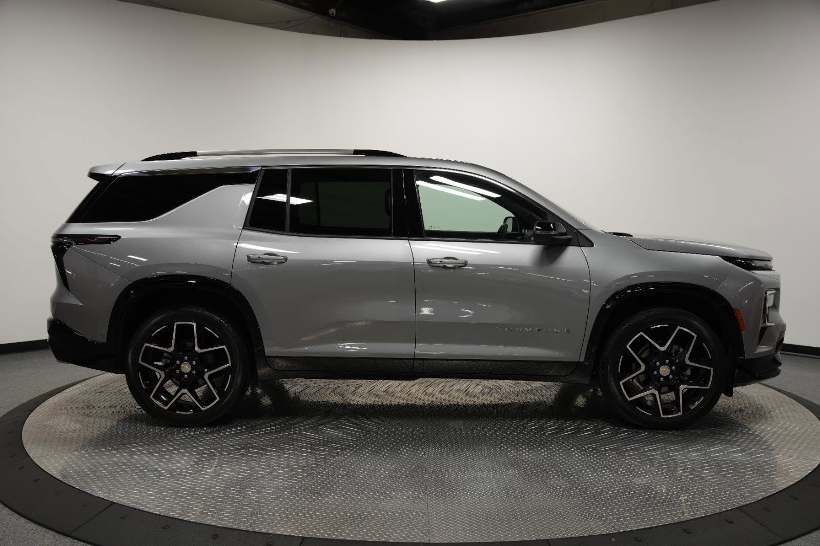 Used 2025 Chevrolet Traverse High Country w/ LPO, Floor Liner Package image 9