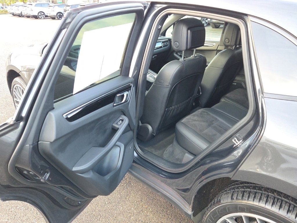 Used 2020 Porsche Macan image 15