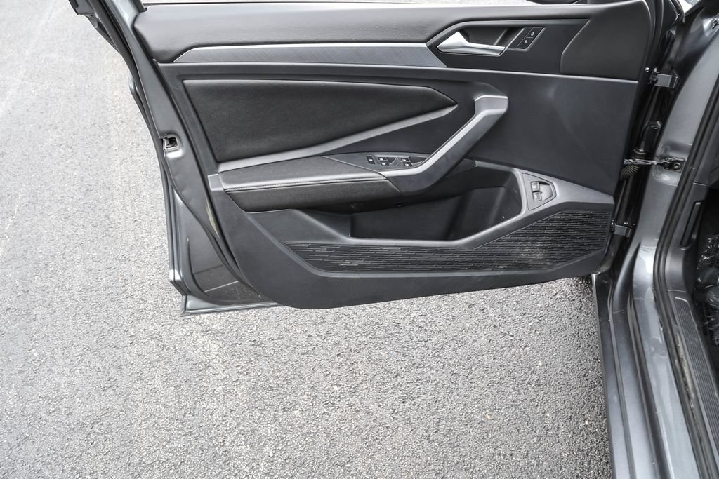 Certified 2023 Volkswagen Jetta SE FWD image 23