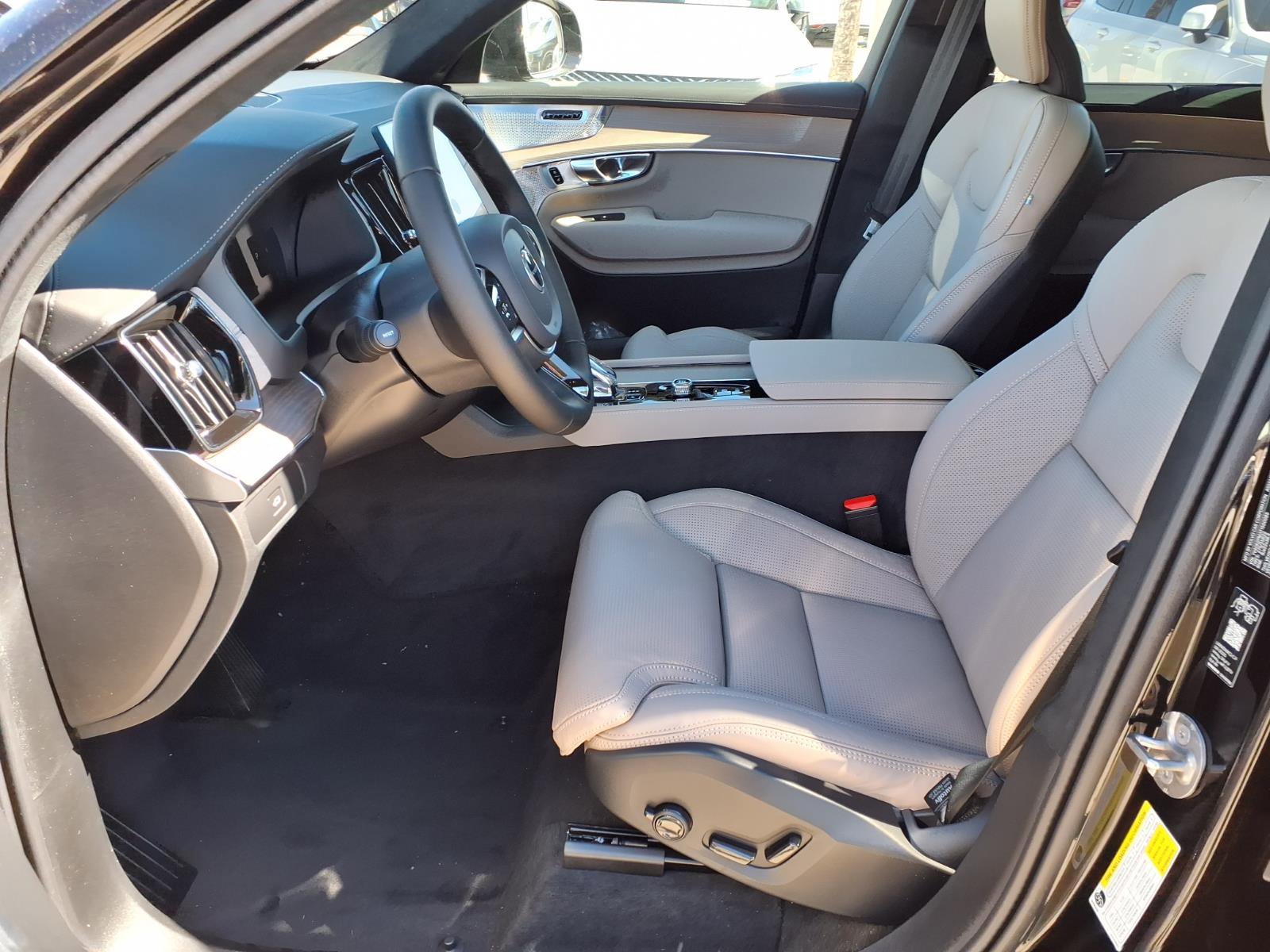 New 2026 Volvo XC90 B6 Ultra w/ Lounge Package image 13