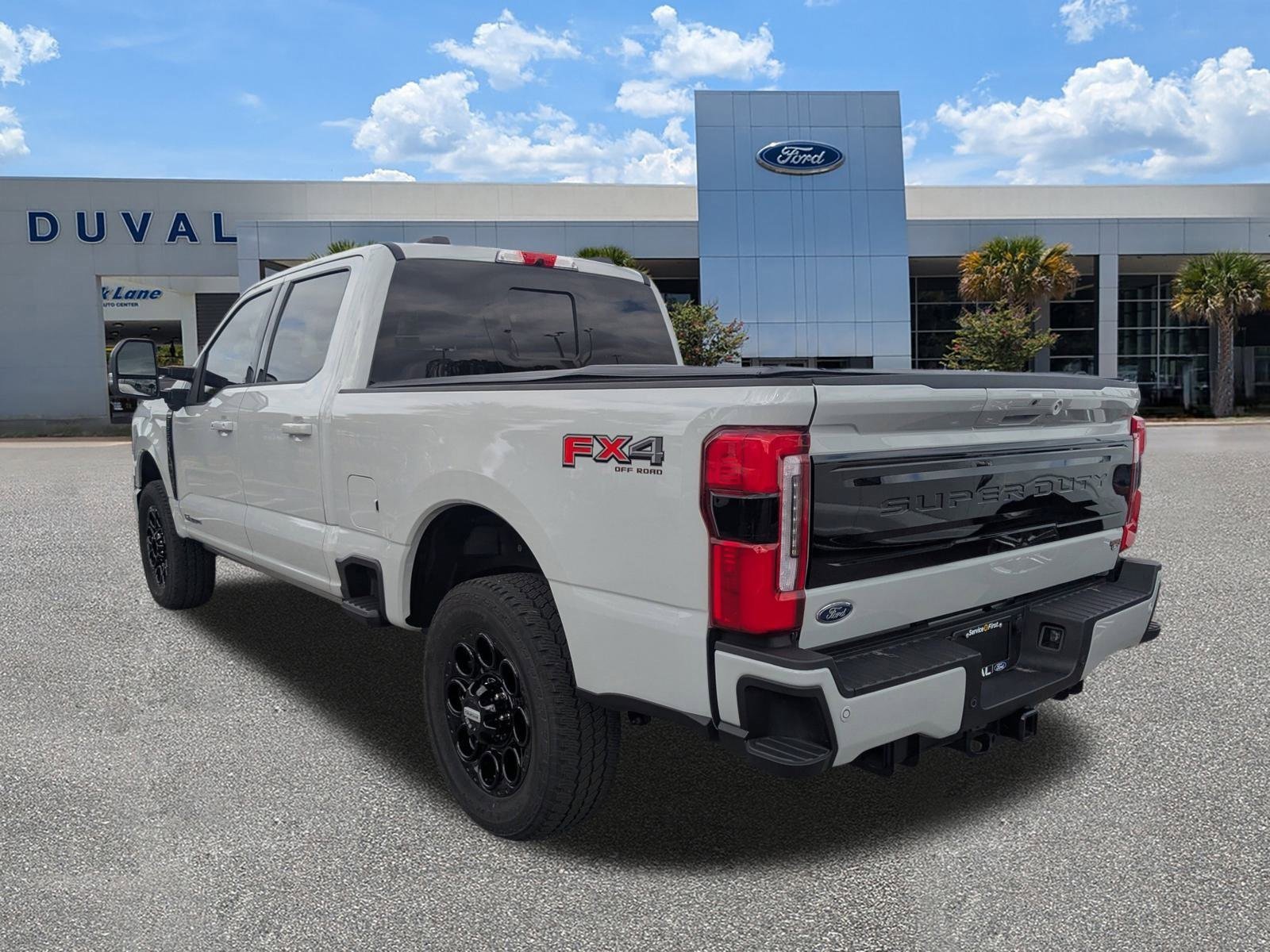 Used 2025 Ford F250 Platinum w/ FX4 Off-Road Package image 6