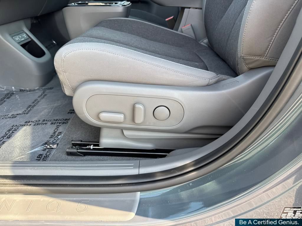 Used 2025 Hyundai Ioniq 5 SE image 34