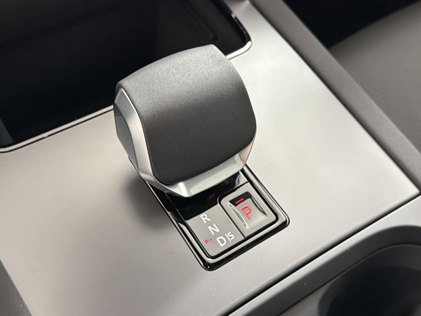 New 2026 Land Rover Discovery Sport Landmark image 16