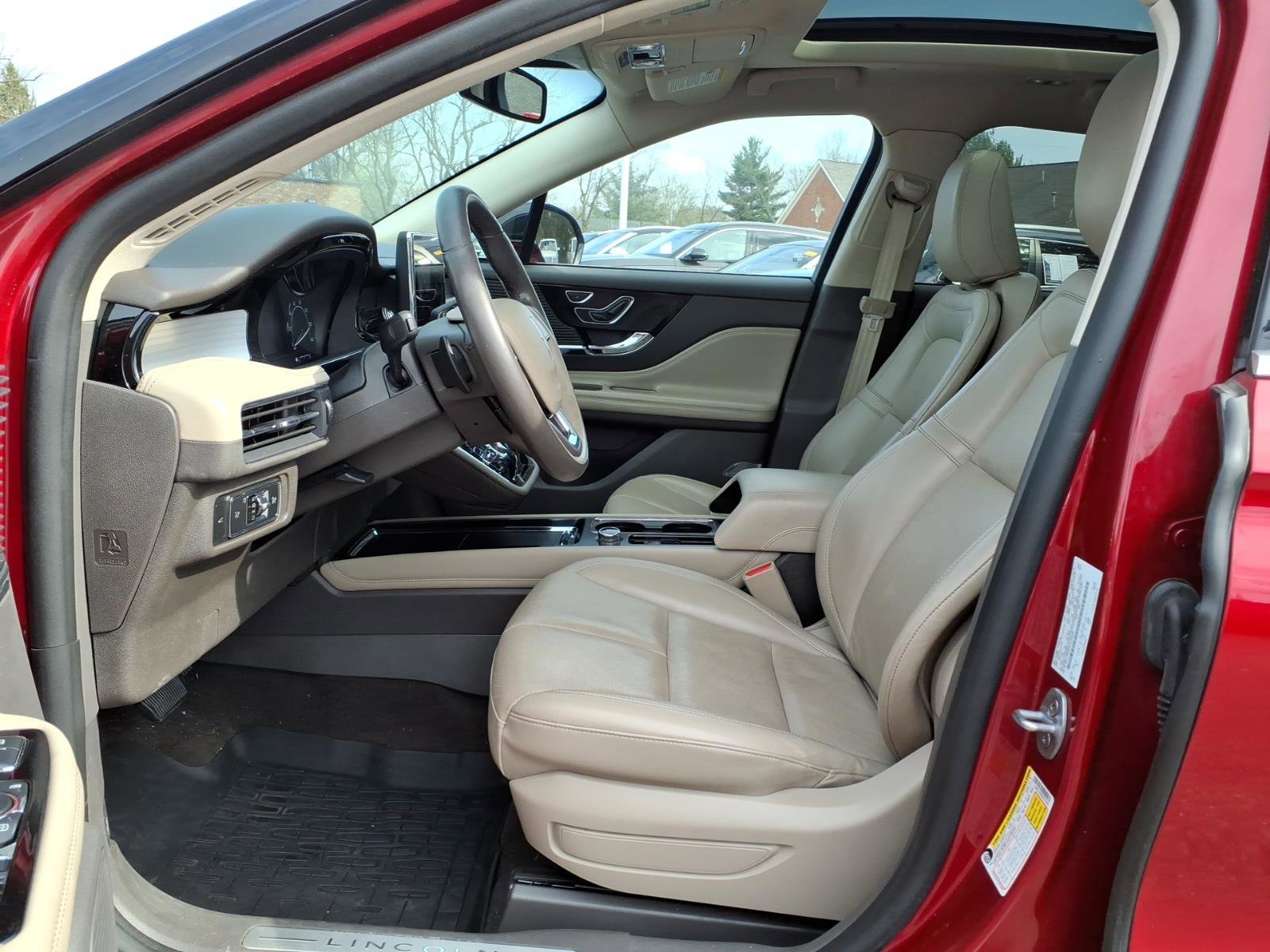 Used 2022 Lincoln Corsair AWD w/ Premium Package image 13