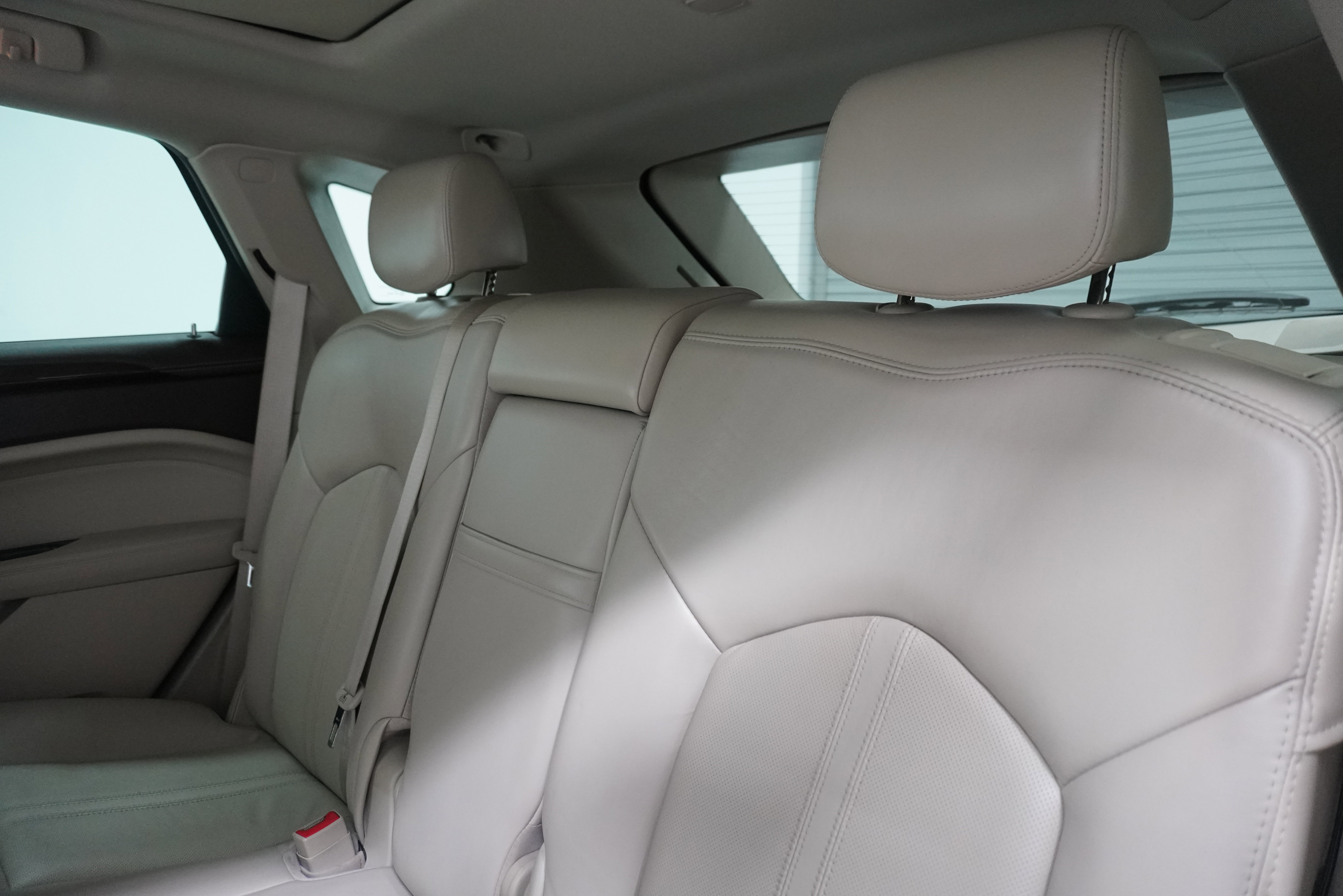 Used 2015 Cadillac SRX Luxury w/ Driver Awareness Package FWD image 5