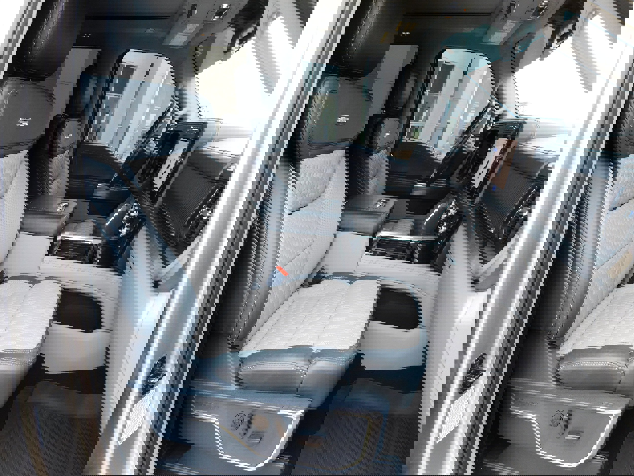 Used 2023 Ford F250 Limited w/ FX4 Off-Road Package image 12