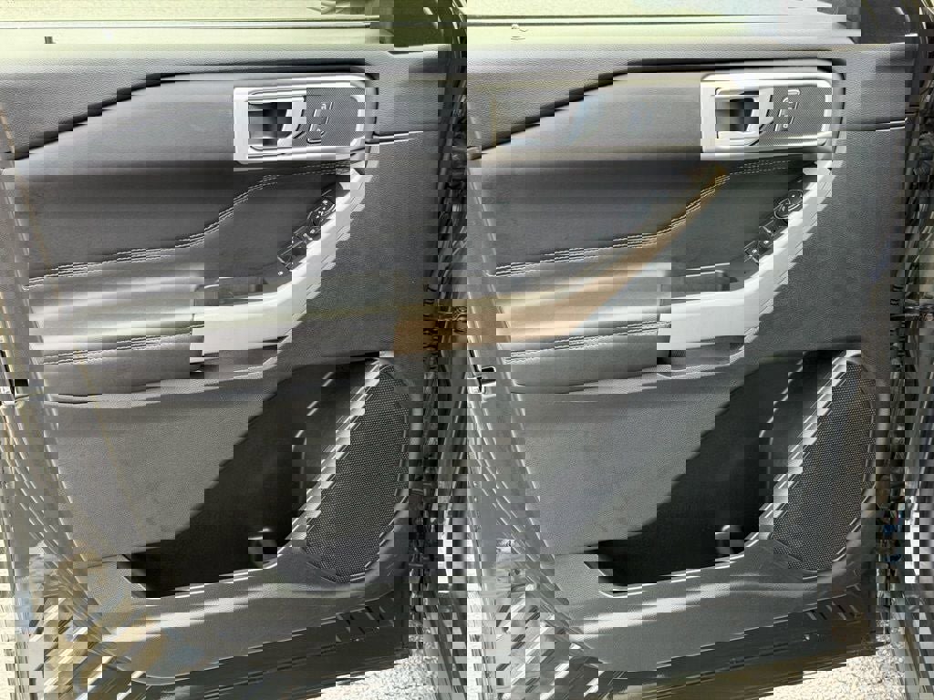 Used 2023 Ford Explorer XLT w/ Equipment Group 202A image 25