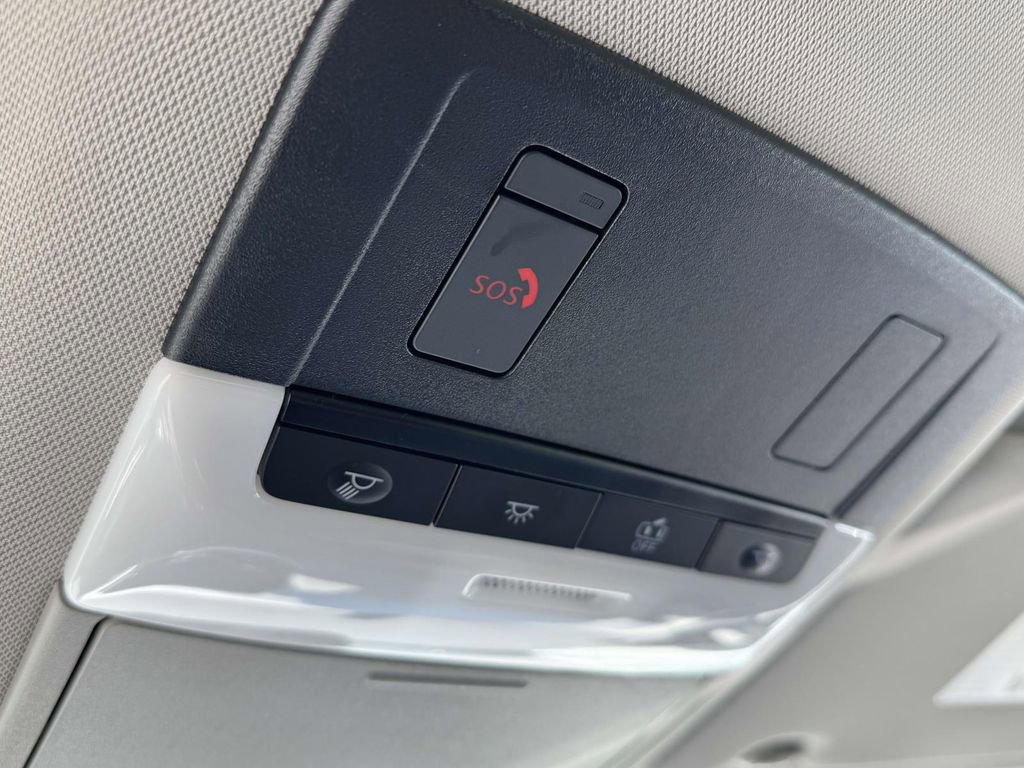 Used 2025 Nissan Rogue SV image 30