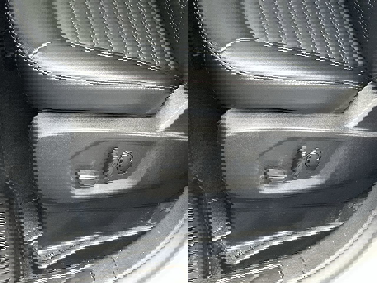 Used 2024 Ford Edge SEL w/ Convenience Package image 11