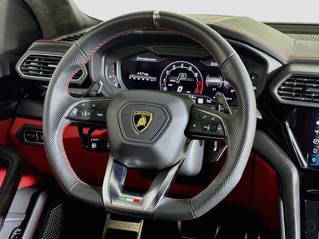 Used 2024 Lamborghini Urus S AWD/4WD image 9