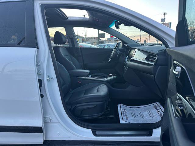 Used 2022 Kia Niro EX Premium w/ Cold Weather Package image 19
