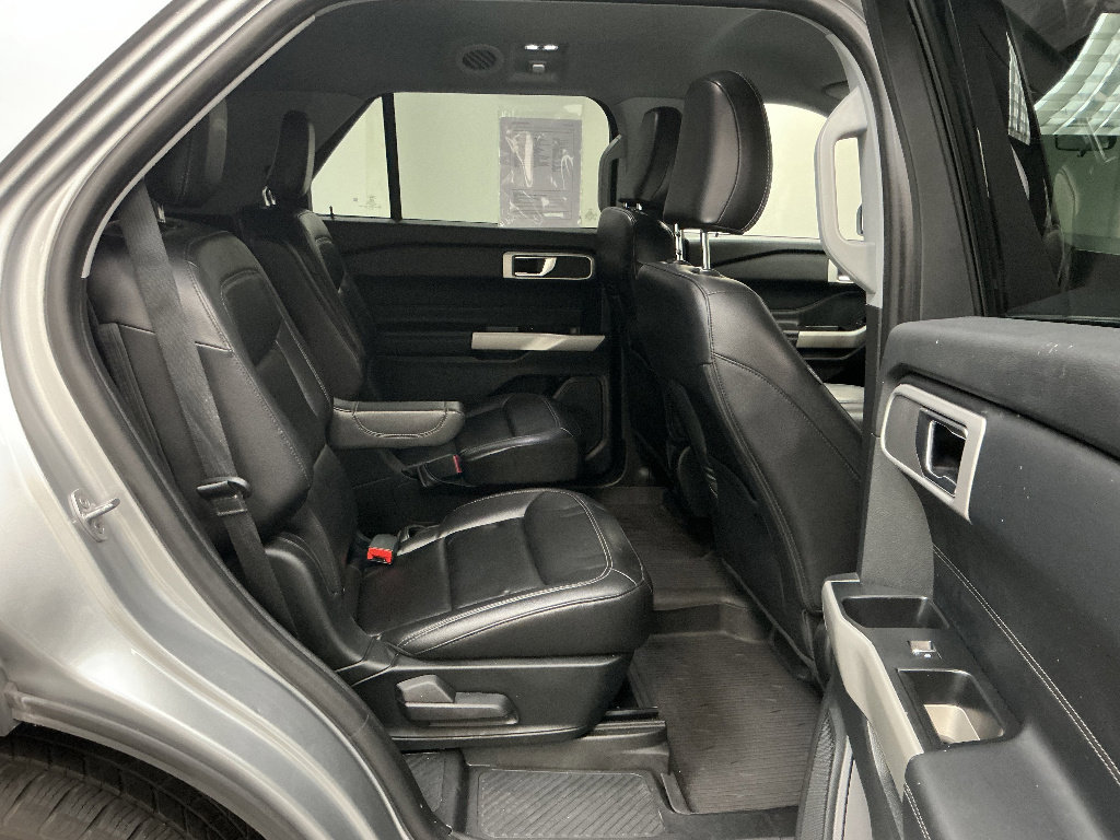 Used 2021 Ford Explorer XLT w/ Equipment Group 202A AWD/4WD image 31