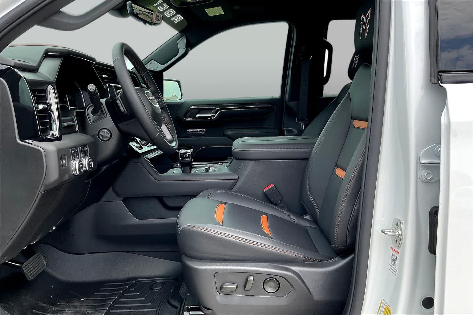 New 2025 GMC Sierra 1500 AT4 w/ AT4 Premium Package AWD/4WD image 18