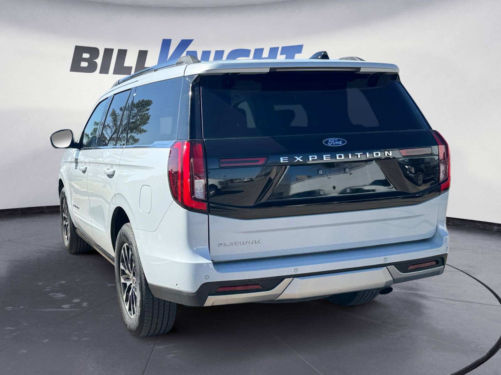 Used 2025 Ford Expedition Platinum image 3
