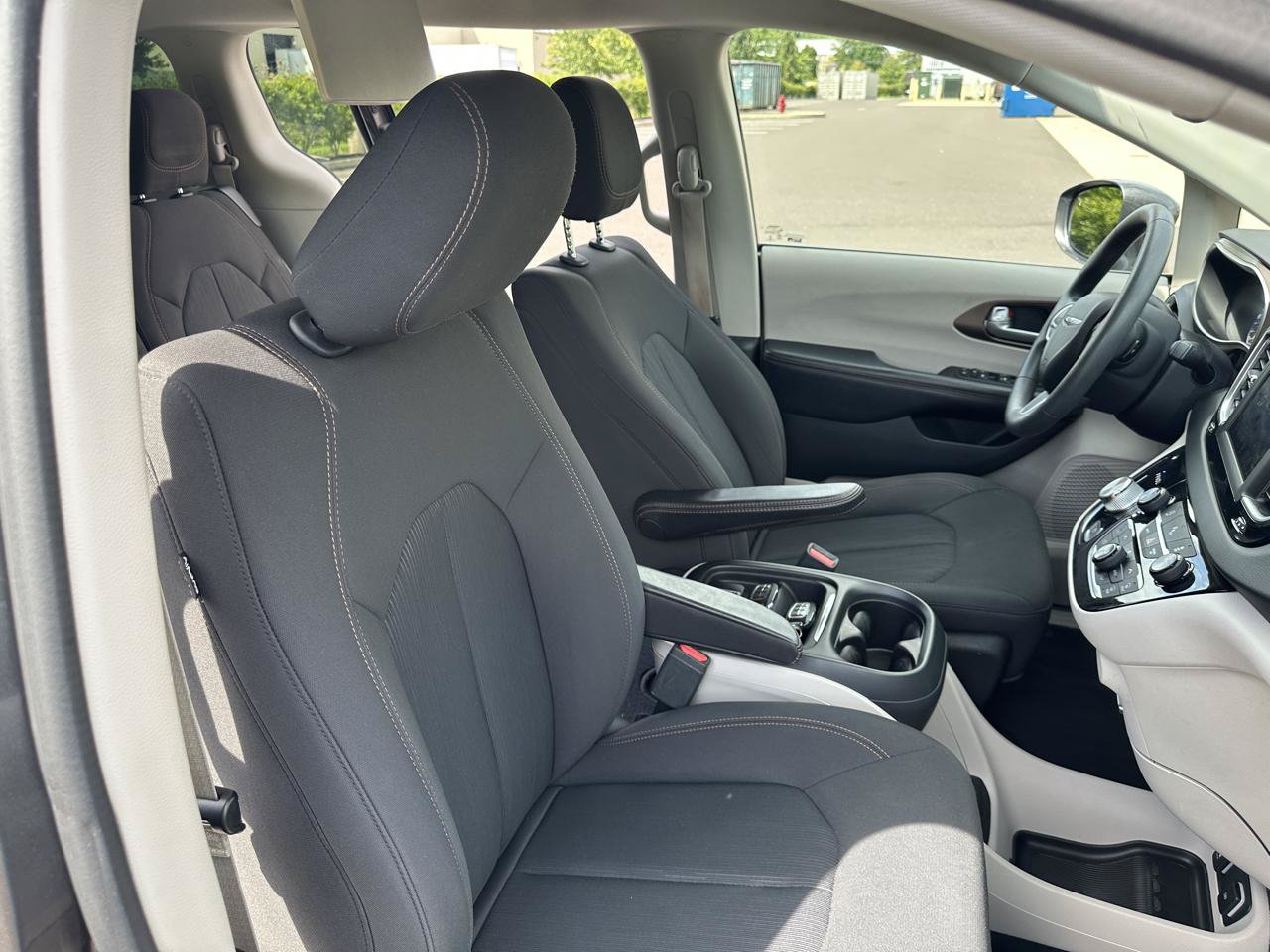 Used 2018 Chrysler Pacifica Touring Plus w/ Tire & Wheel Group FWD image 22