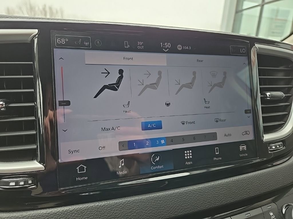 Used 2024 Chrysler Pacifica Touring-L image 50