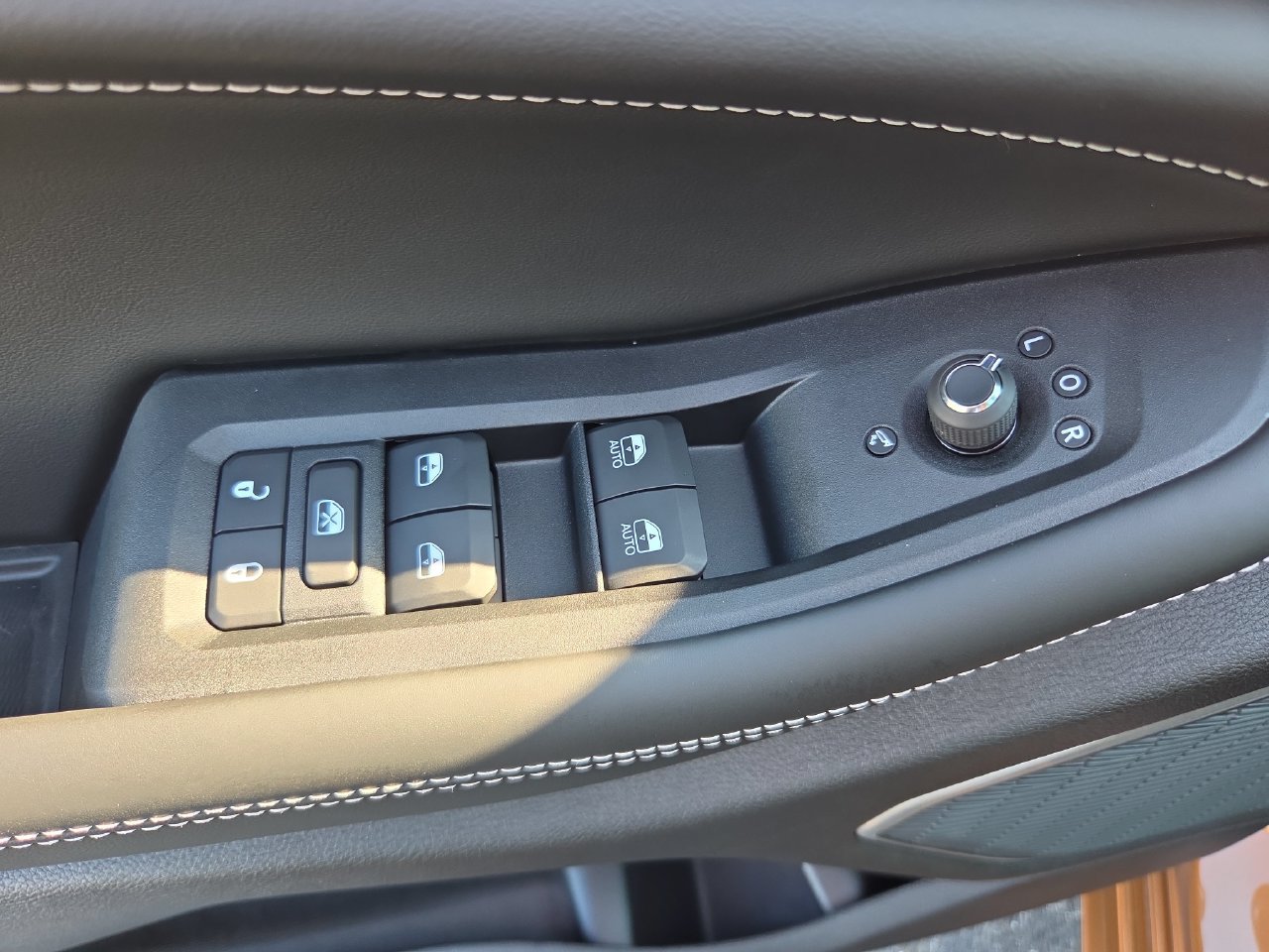 New 2027 Jeep Grand Cherokee Limited AWD/4WD image 4