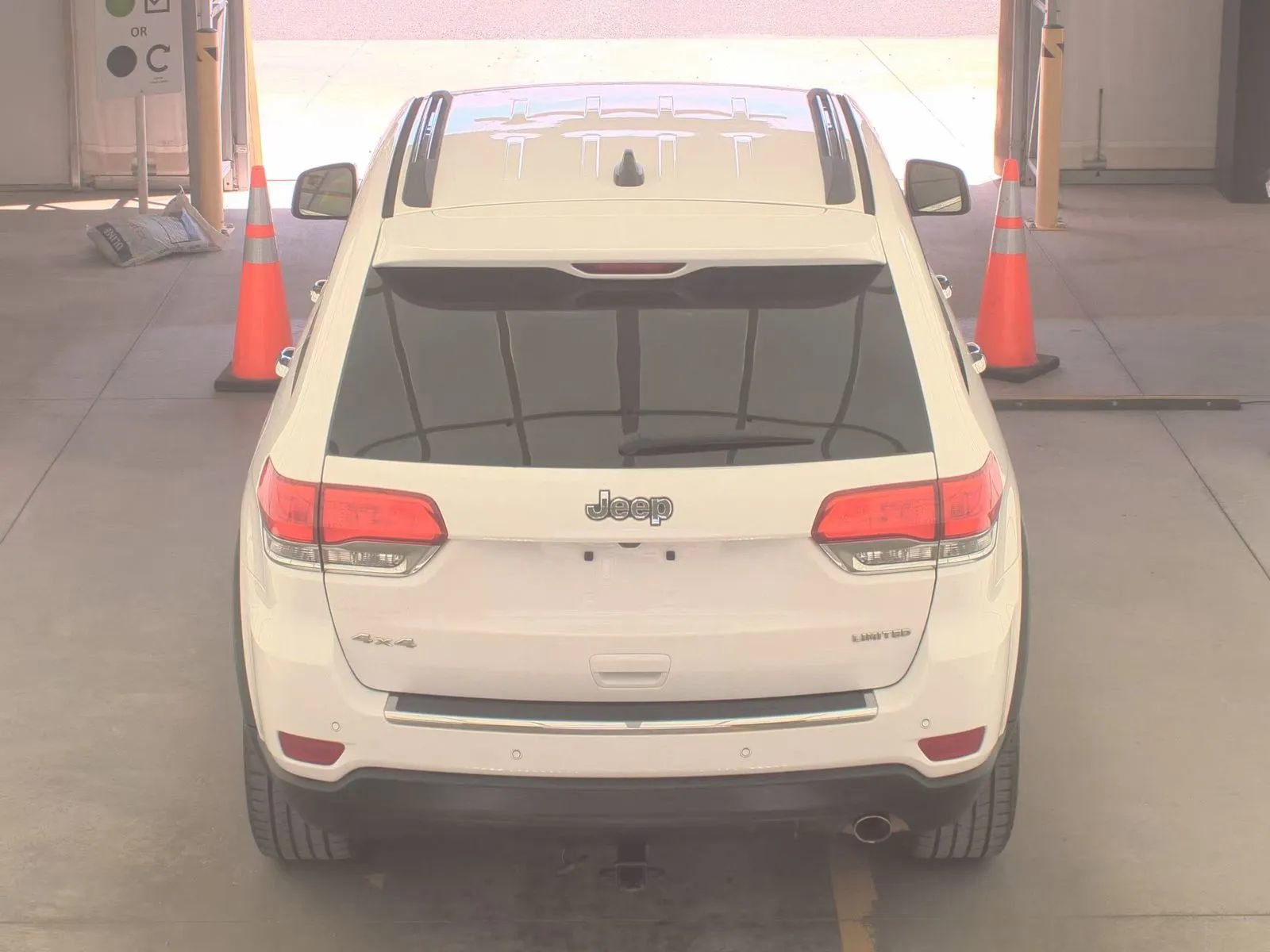 Used 2017 Jeep Grand Cherokee Limited image 6