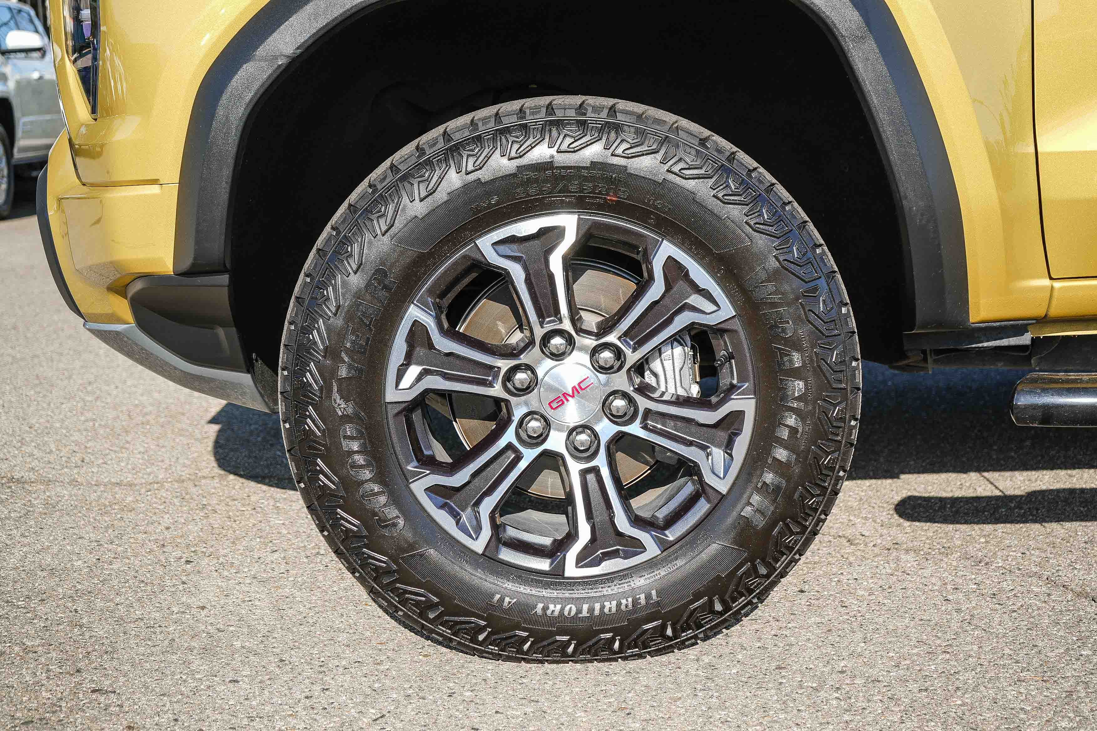 Used 2023 GMC Canyon AT4 w/ AT4 Premium Package AWD/4WD image 11